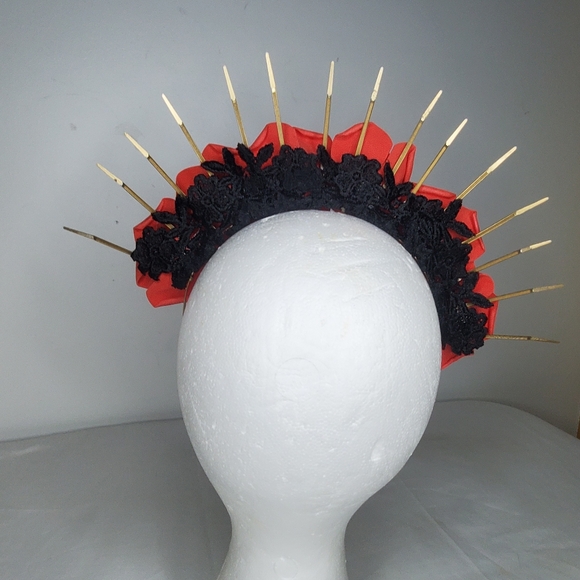 Mexican Elegant Floral Head Piece with Gold Metal Accents - Picture 5 of 11